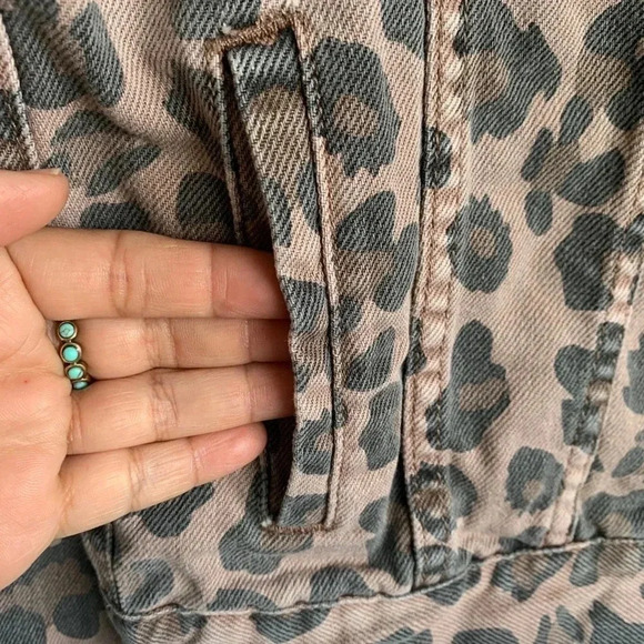 BLANKNYC  Fall Trends 2025 Leopard Print Button Denim Jacket Size Small - Picture 6 of 12